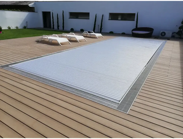 Silvrigt metalliskt poolöverdrag 60x14mm med extern motor Aquatop nersänkt