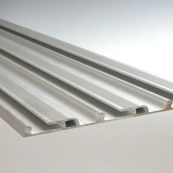 Extra skenor för Klasik Excellence pooltak i silver aluminium med matt textur