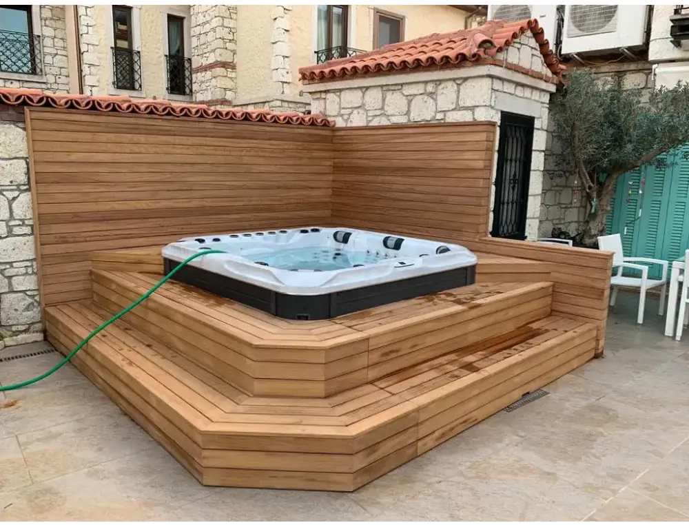 PassionSpa Felicity Mighty Wave Whirlpool – weiß und schwarz, Massagedüsen, Holzterrasse