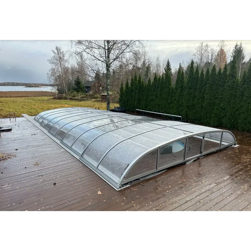 Transparent Pooltak Nivo Kit med silver metallram och kurvad design