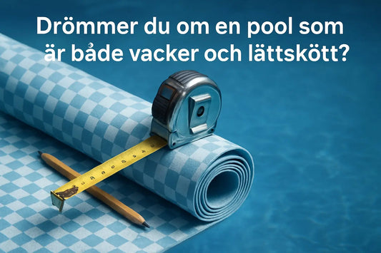 Rullad blåvit rutig poolliner med gul måttband ovanpå.