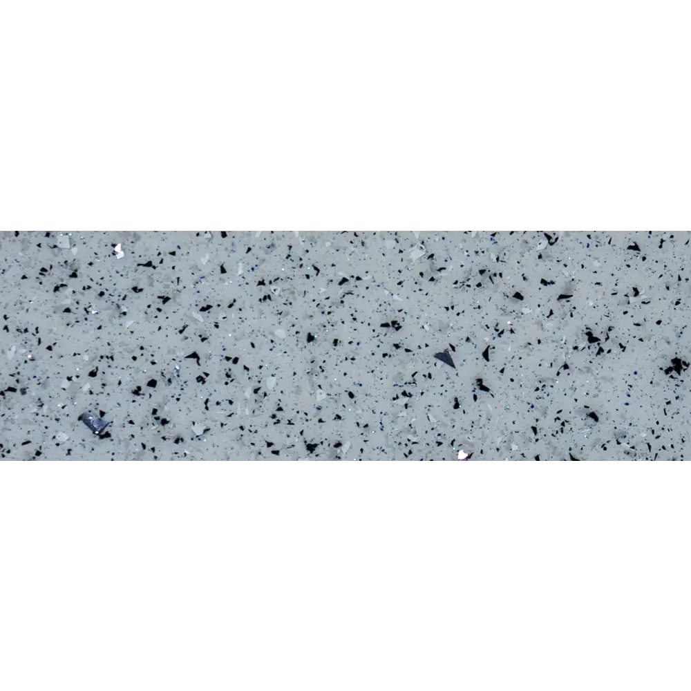 Grå fläckig bänkskiva vid Aruba Plus glasfiberpool med klart blått vatten