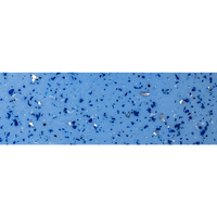 Glasfiberpool Papeete med blå prickig yta, glas- och metallbitar