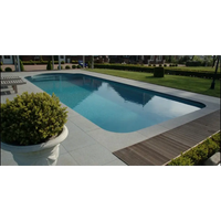 Natura Kiruna paket med rektangulär pool i klarblått vatten