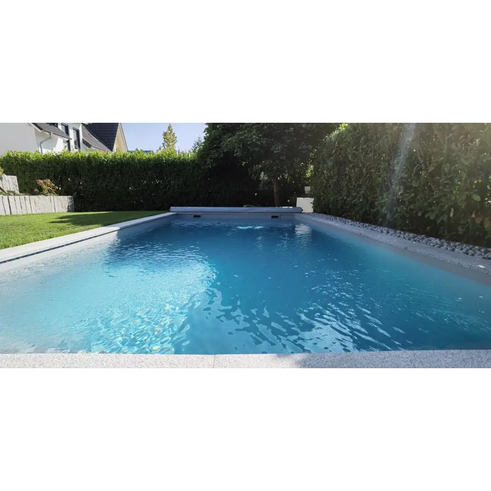 Natura Modena paket med rektangulär pool och klart blått vatten