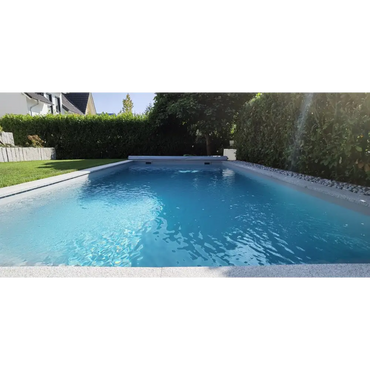 Natura Modena paket med rektangulär pool och klart blått vatten