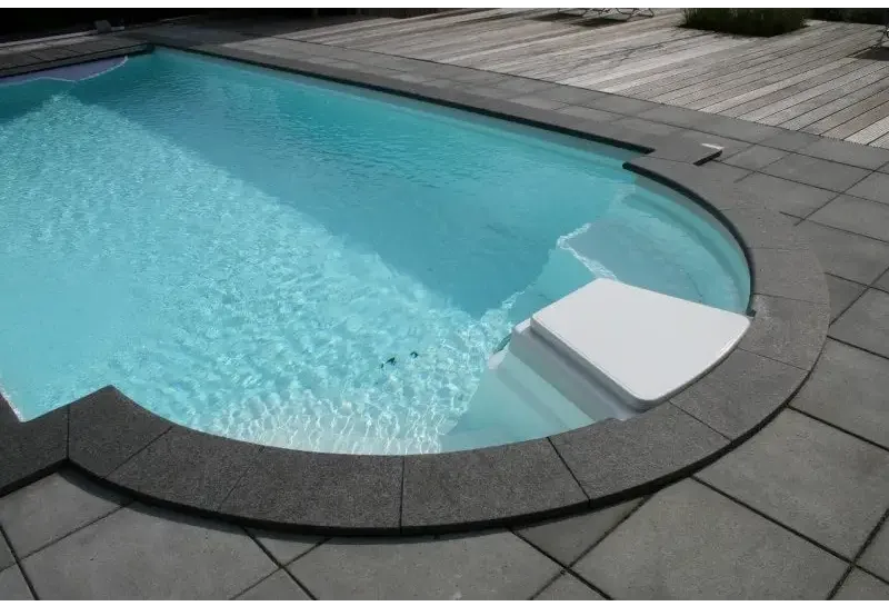 Vit plastpoolstege Natura Napoli paket med vit plast och rundad greppyta