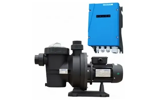 Lorentz PS2-600 Solarpumpen-Set – schwarze Poolpumpe, blaues Bedienfeld