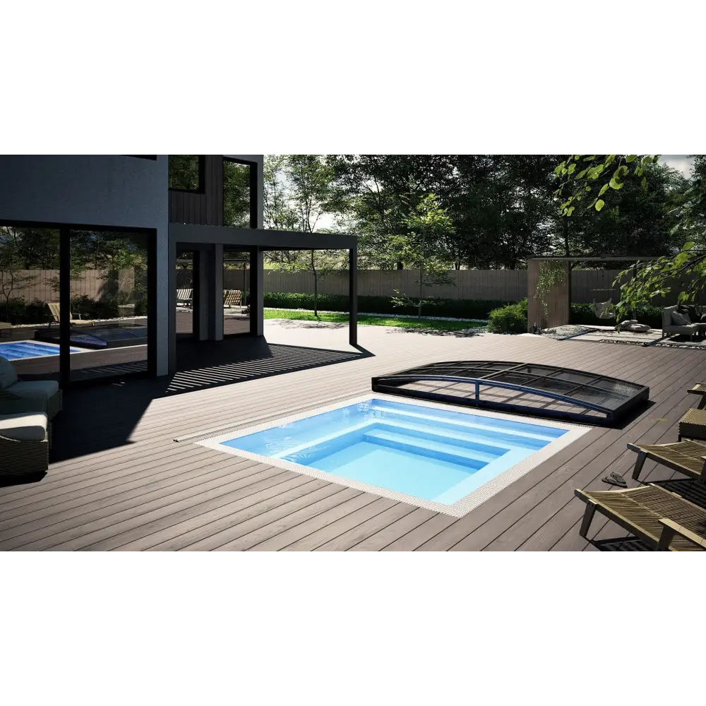 Rektangulär minipool wellness pool med ljusblått vatten och vitkakelkant