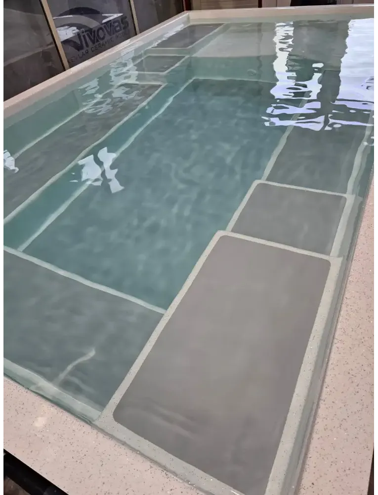 Rektangulär transparent akrylpool Mira390 388x228x80 med grå kakelbas för wellness pool ovanmark