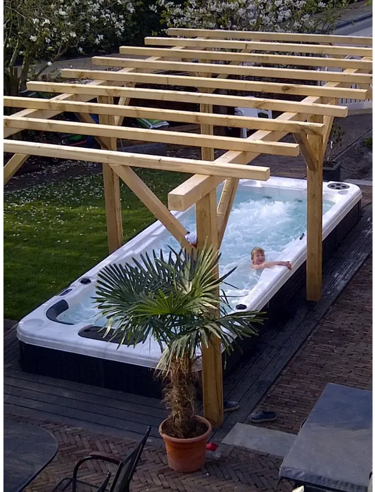 PassionSpa Aquatic 2 Swim-Spa – weiß und schwarz, sprudelndes Wasser, Pergola