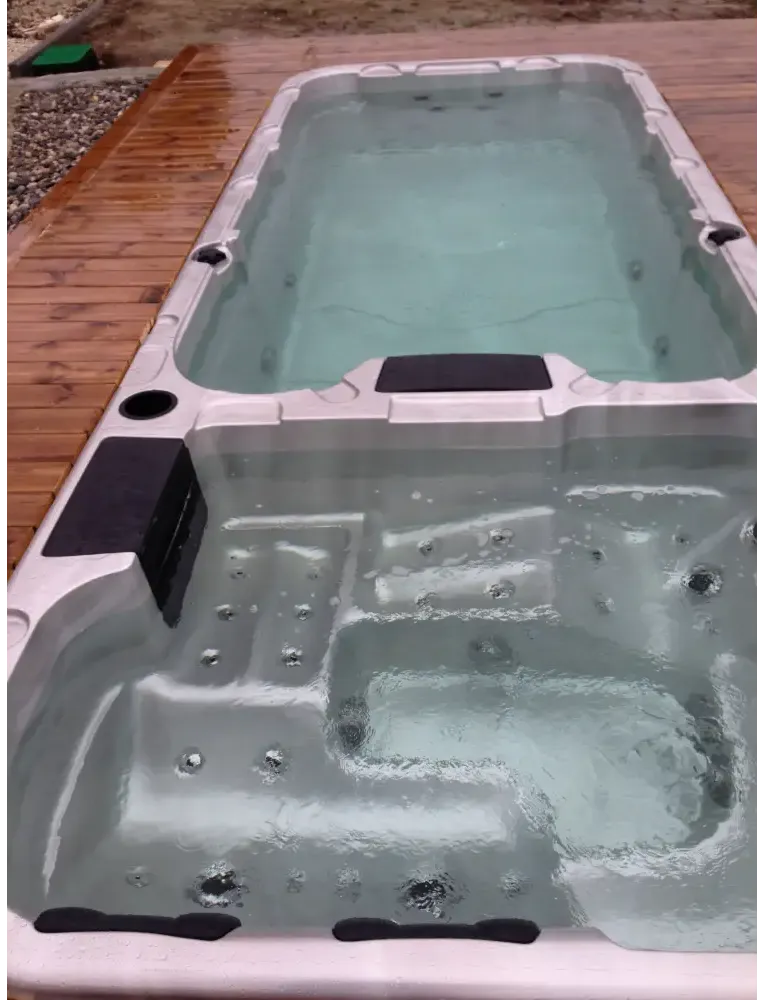 PassionSpa Aquatic 3 Deep Swim-Spa – grau und schwarz, Massagedüsen, modernes Design