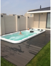 PassionSpa Aquatic 3 Swim-Spa – weiße Ausführung, rechteckige Form, türkisfarbenes Wasser, schwarze Sitzpolster