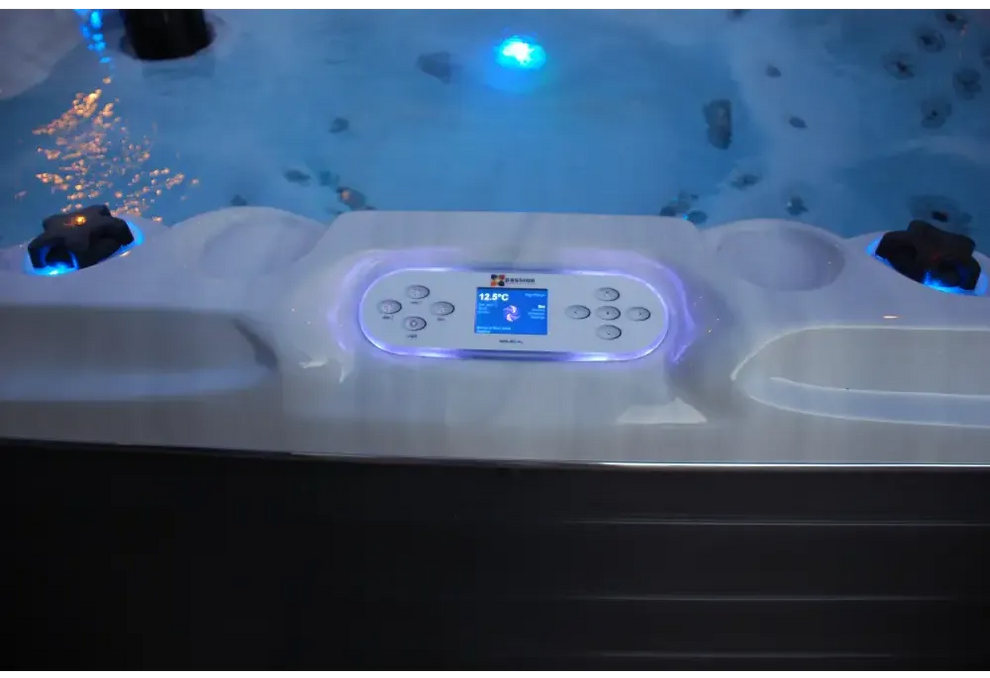 PassionSpa Desire Whirlpool – Signature Collection, Bedienfeld, blaue LED-Beleuchtung, Temperaturanzeige