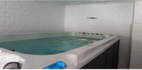 PassionSpa Dynamic Swim-Spa – Sport Collection, weiße Ausführung, weißer Innenraum, türkisfarbenes Wasser, digitales Bedienfeld