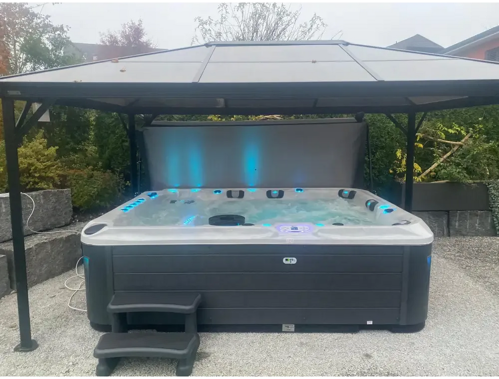 PassionSpa Ecstatic Mighty Wave Whirlpool – grau und schwarz, blaue LED-Beleuchtung, unter einem Dach