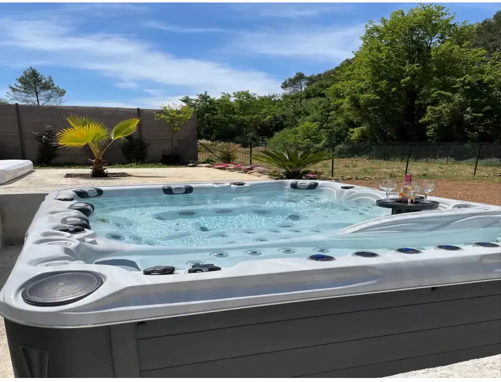 PassionSpa Ecstatic Mighty Wave Whirlpool – weiß und grau, blaue Massagestrahlen, Lautsprecher
