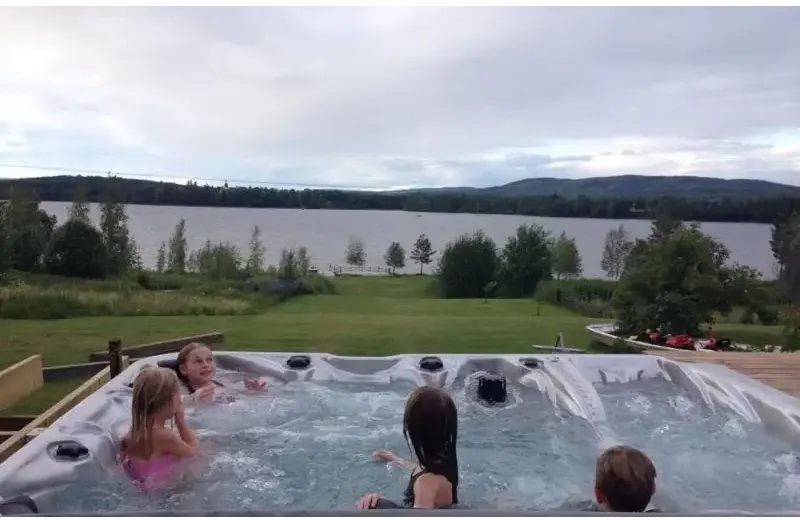 PassionSpa Ecstatic Mighty Wave Whirlpool – graue Ausführung, sprudelndes Wasser, vier Personen
