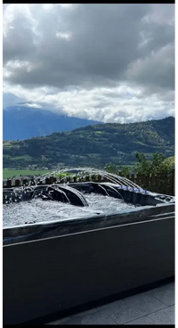 PassionSpa Ecstatic Mighty Wave Whirlpool – schwarze Ausführung, Bogenform, Massagedüsen