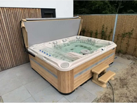 PassionSpa Ecstatic Mighty Wave Whirlpool – beige Holzverkleidung, graue Abdeckung