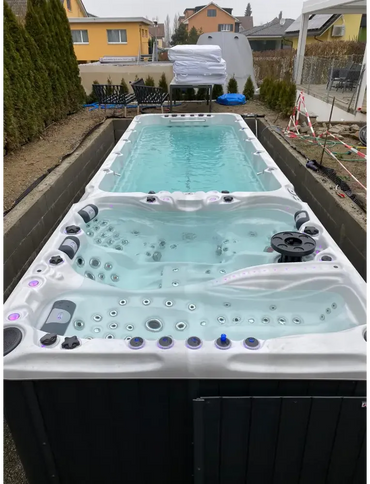 PassionSpa Energy Swim-Spa – Sport Collection, weiß und schwarz, modernes Design, Sitzplätze, Massagedüsen, LED-Beleuchtung
