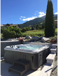 PassionSpa Euphoria Mighty Wave Whirlpool – weiß und grau, Bergblick