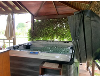 PassionSpa Euphoria Mighty Wave Whirlpool – weiß und grau, schwarzes Paneel, grüne Abdeckung