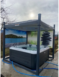 PassionSpa Felicity Mighty Wave Whirlpool – dunkelgraue Oberfläche, weißer Innenraum, schwarzes Paneel, Dach mit Naturmotiv