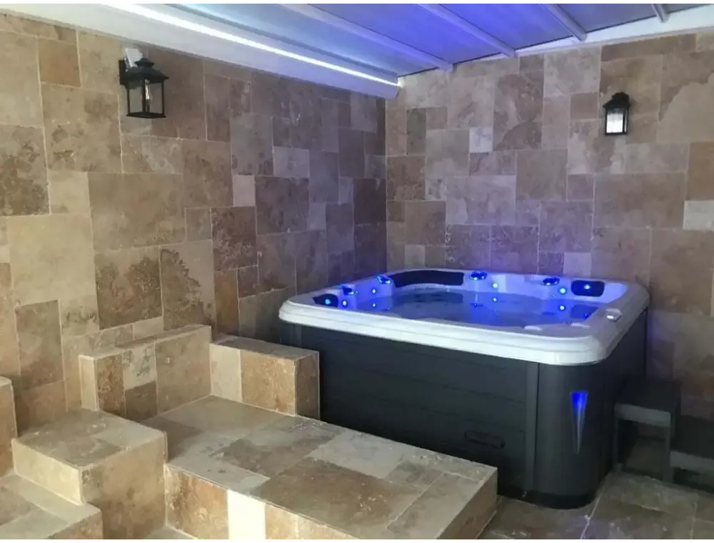 PassionSpa Relax Whirlpool – Pure Collection, weiß und schwarz, blaue LED-Beleuchtung