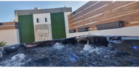 PassionSpa Relax Whirlpool – Pure Collection, schwarze Ausführung, blaue LED-Beleuchtung, sprudelndes Wasser