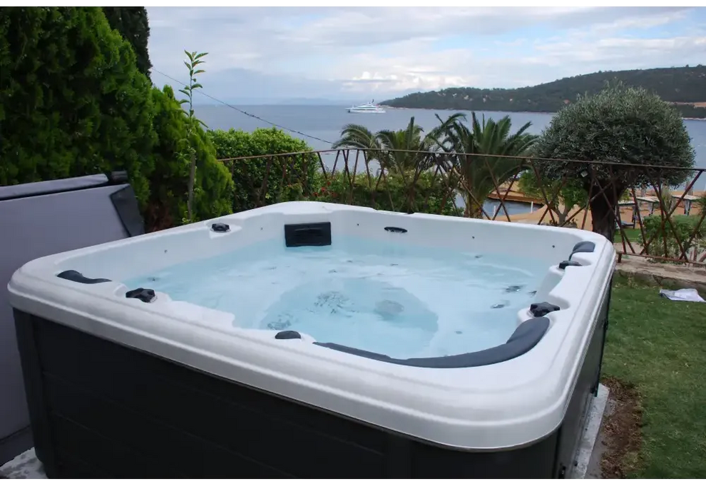PassionSpa Relax Whirlpool – Pure Collection, weiß und schwarz, modernes Design
