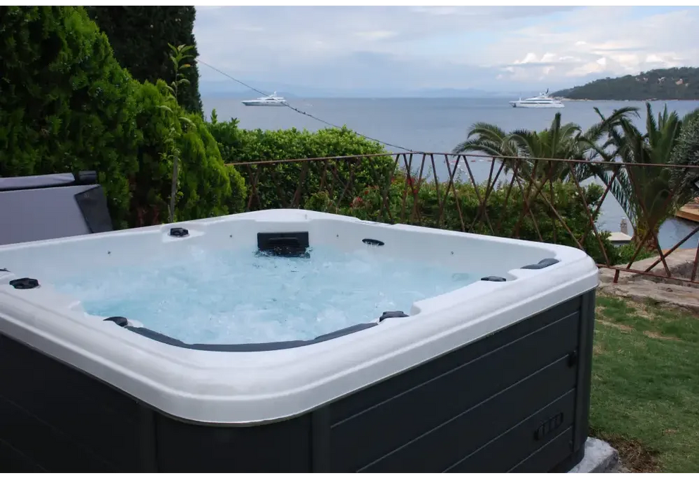 PassionSpa Relax Whirlpool – Pure Collection, weiß und schwarz, sprudelndes Wasser
