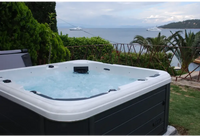 PassionSpa Relax Whirlpool – Pure Collection, weiß und schwarz, sprudelndes Wasser