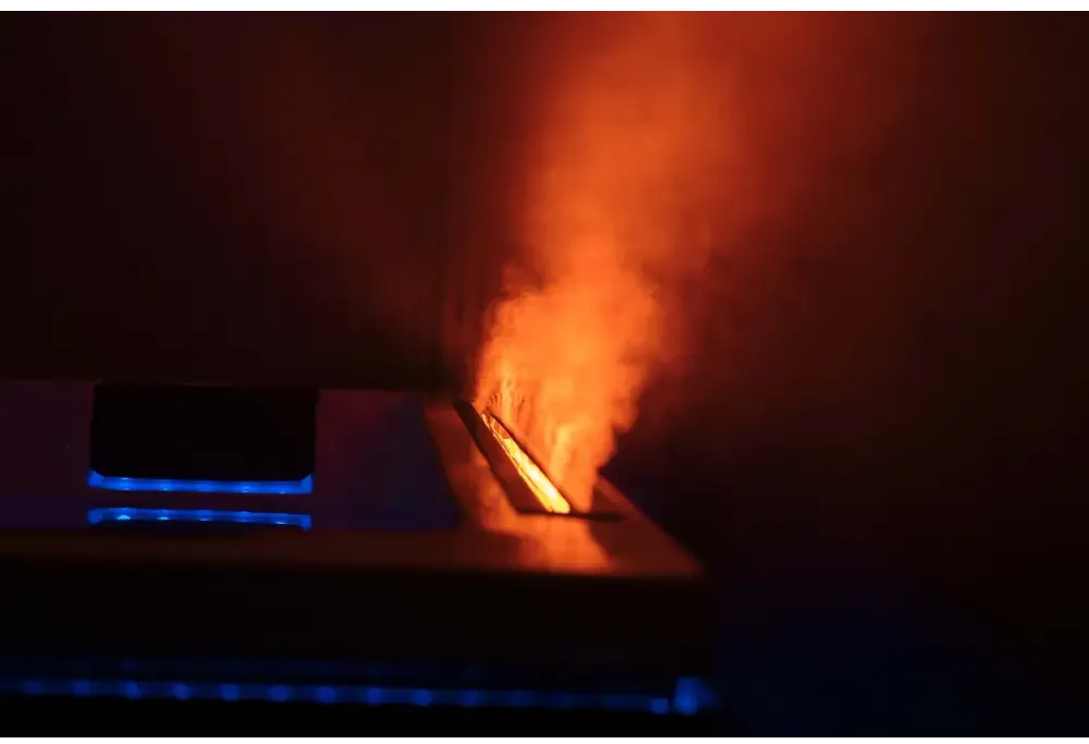 PassionSpa Serene 6 Whirlpool – Feuerstelle, orangefarbene Flammen, blaue LED-Beleuchtung