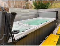 PassionSpa Spirit Swim-Spa – weiß und schwarz, türkisfarbenes Wasser, Massagedüsen