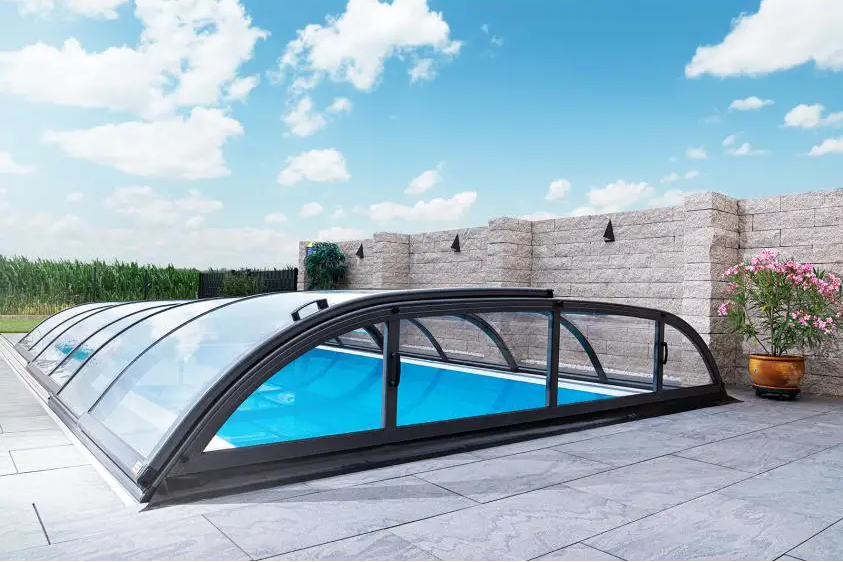 Pooltak Dallas 3x6 i klar kanalplast med svarta ramar