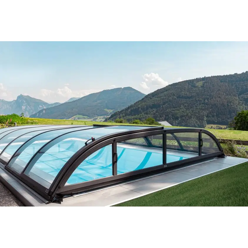 Pooltak Dallas med svart ram över blå pool