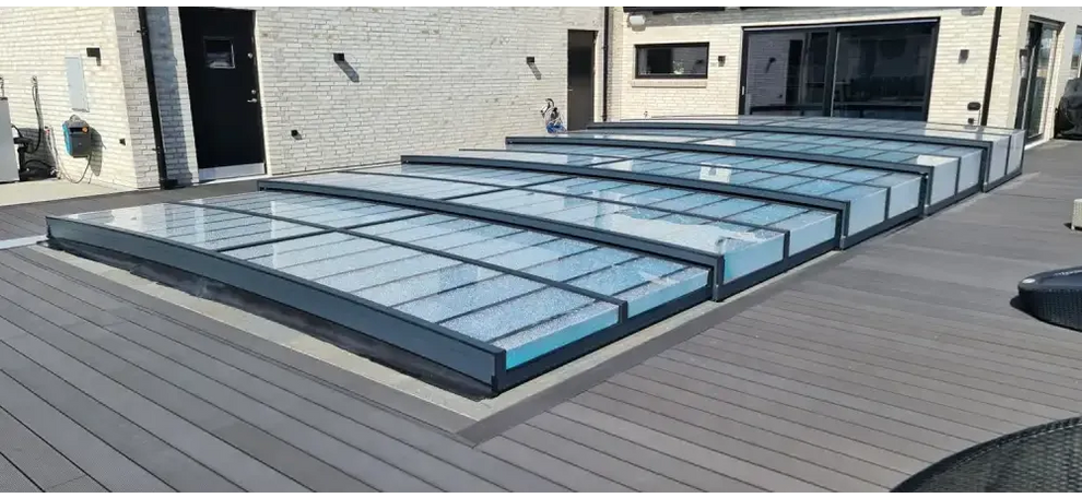 Pooltaket Icon med sarg klarplast antracit i modernt glasdesign