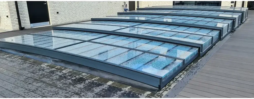 Pooltak Icon med sarg klarplast antracit, moderna glas takpaneler med mörka metallramar