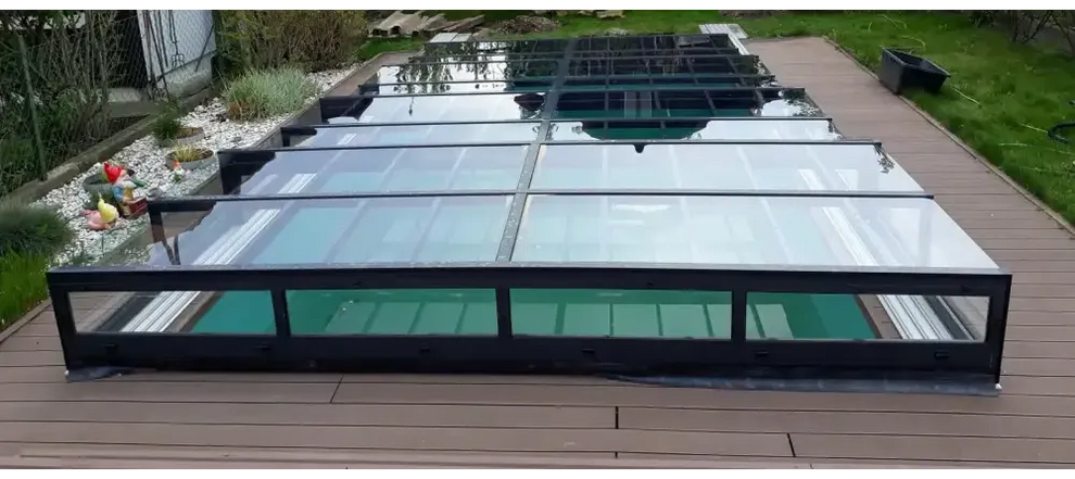 Pooltak Icon med sarg klarplast antracit, svart ram och transparent design