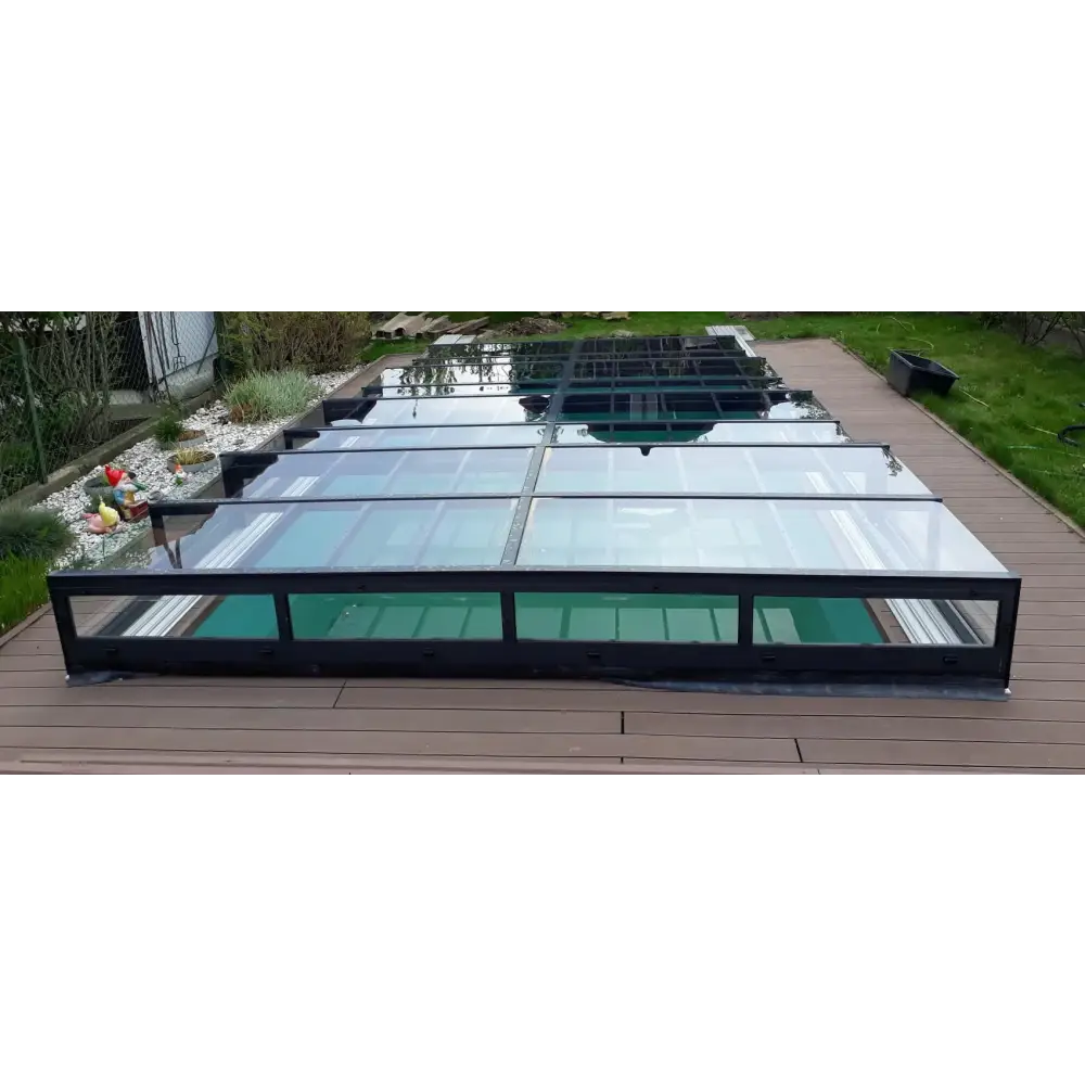 Pooltak Icon i klarplast antracit med modernt glaspaneldesign