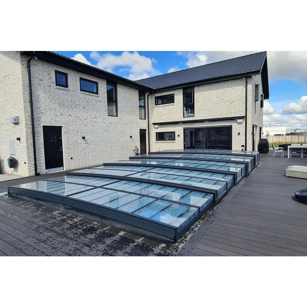 Pooltak Icon i klarplast antracit med modern glaspaneldesign