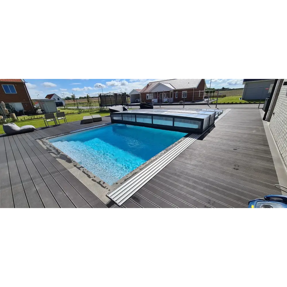 Pooltak Icon i klarplast antracit med modern glaspaneldesign