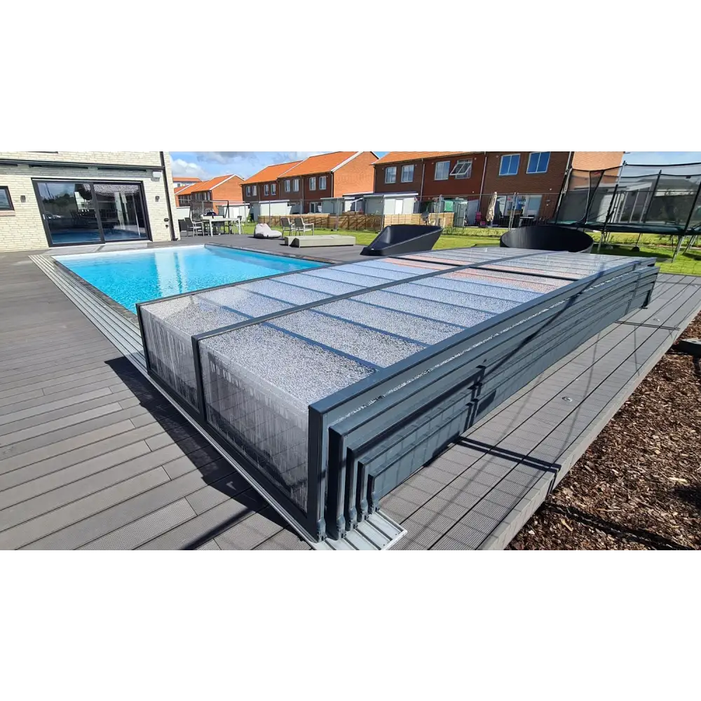 Modern pooltak Icon i klarplast antracit med glaspaneldesign