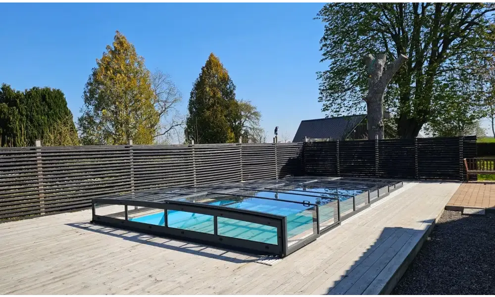 Pooltak Icon Kit för modern inomhuspool med glasöverdrag