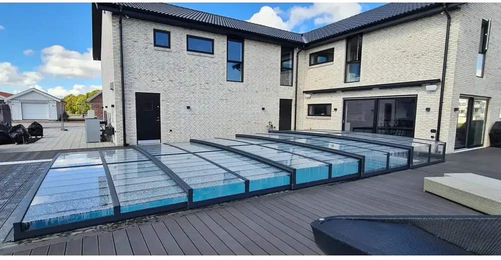 Pooltak Icon Kit med modern glastak för inomhuspool