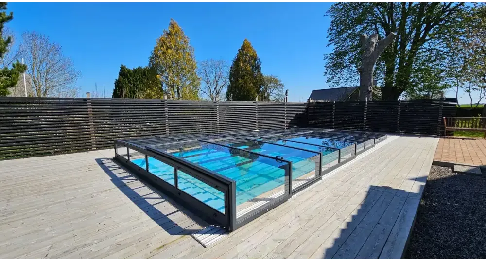 Moderna glas Pooltak Icon Kit för inomhuspool med svart ram