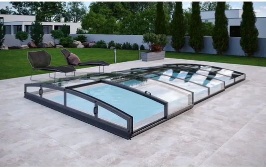 Infinity-Poolüberdachung – starke Profile, modernes Design mit transparentem Dach