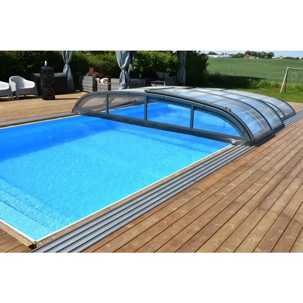 Pooltak Nivo Kit 860ms med blå rektangulär pool och valvformad täckning