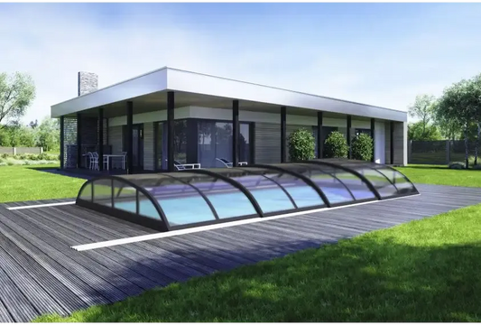 Smart-Poolüberdachung – modernes Design, Bogenform, transparente Hohlkammerplatten, schwarzer Rahmen